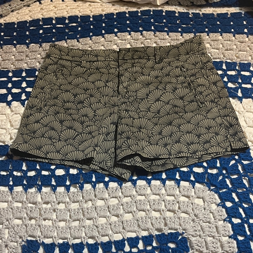 Level 99 Shorts Olive Green and Black Patterned